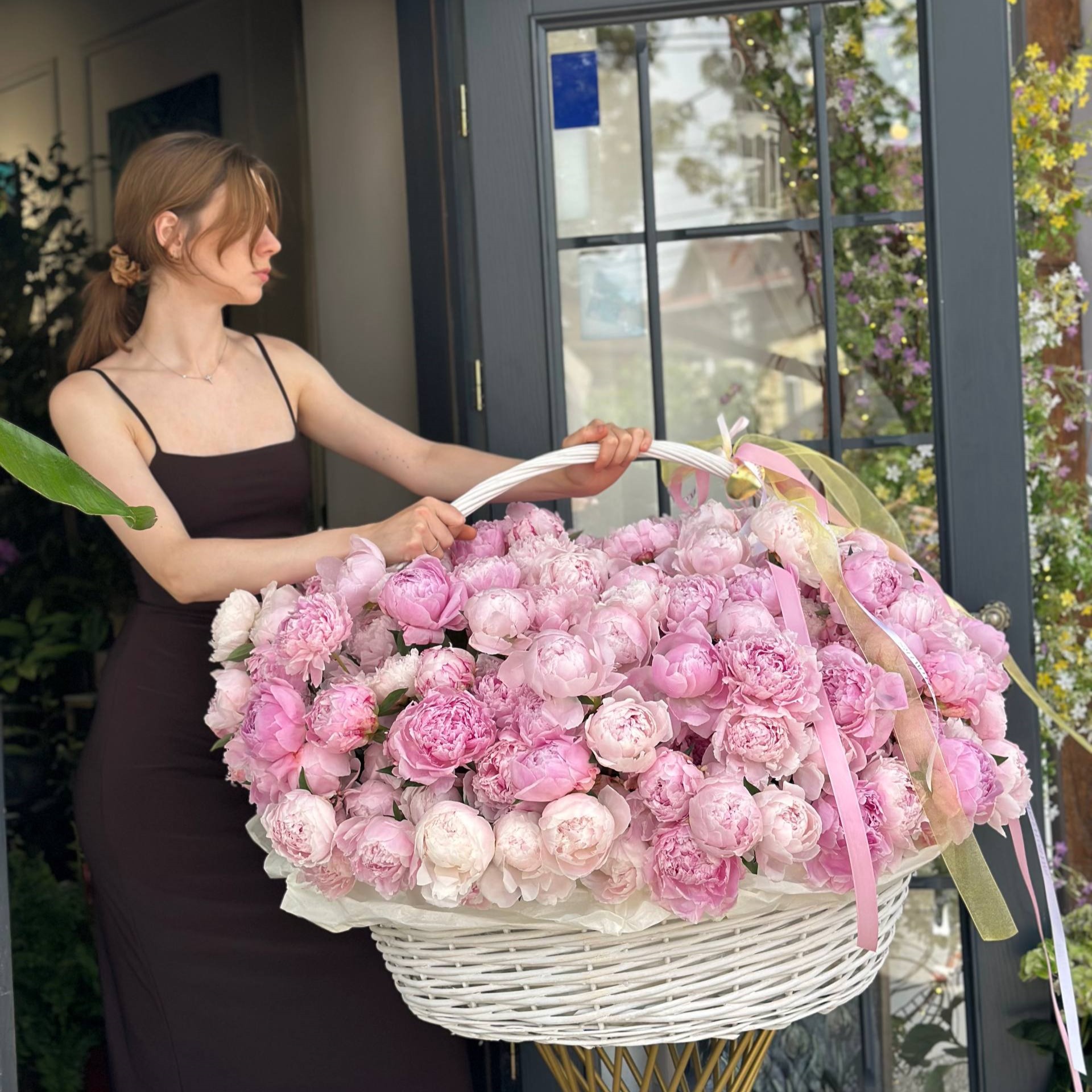 301 Bujori Sarah Bernhardt în coș