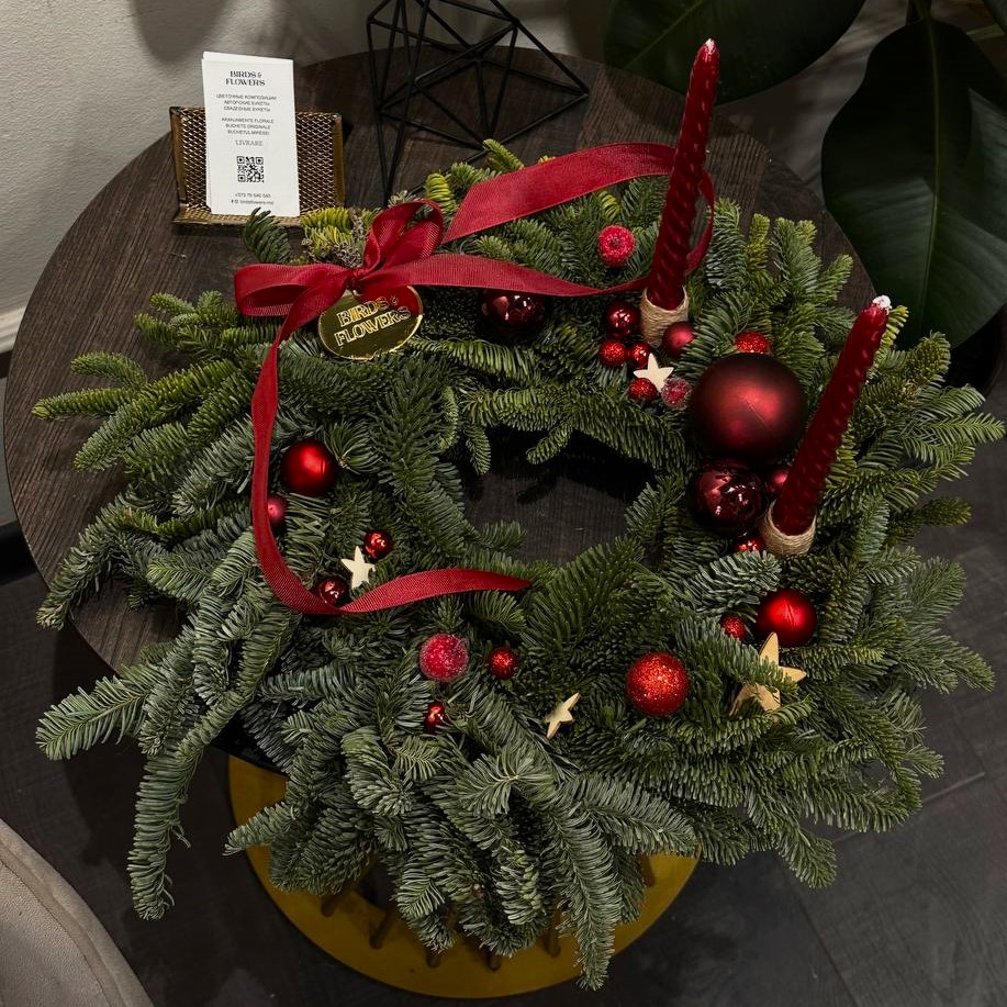Новогодний венок со свечами - праздничная композиция на стол